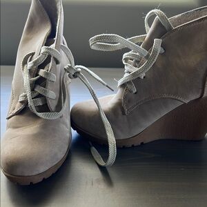 Women's Suede Wedge Ankle Boots - Taupe